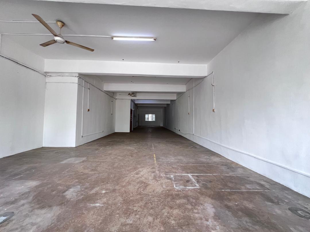 Upper Three Floors of Shop @ Jalan Perigi Nenas, Pulau Indah Lot For Rent
