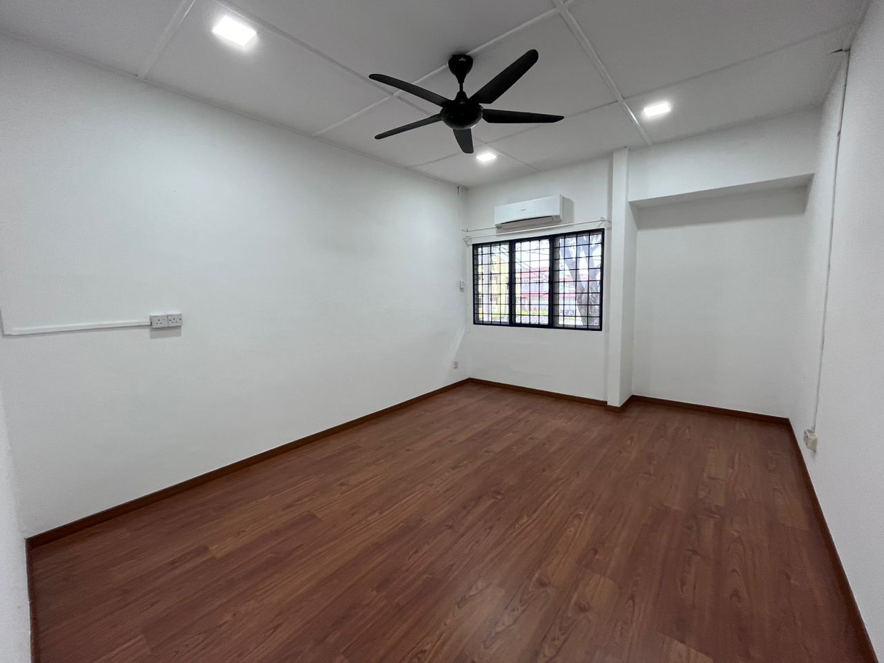SS 2 Petaling Jaya First Floor Shop Office Unit For Rent - Image 1