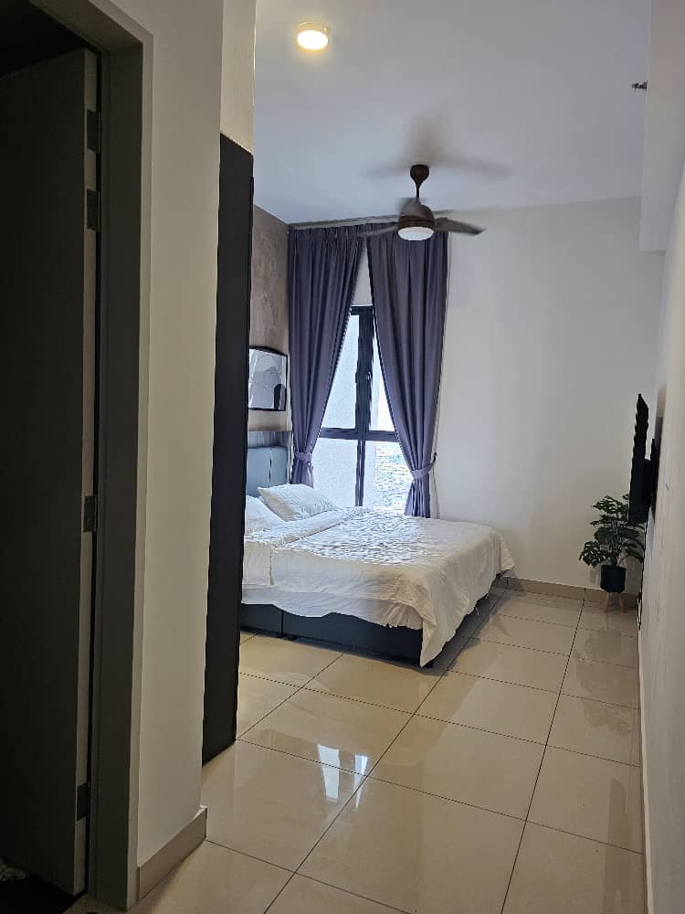 Studio unit with shuttle bus to MRT LRT Chan Sow Lin @ Trion KL, attached bathroom KL view - Image 1