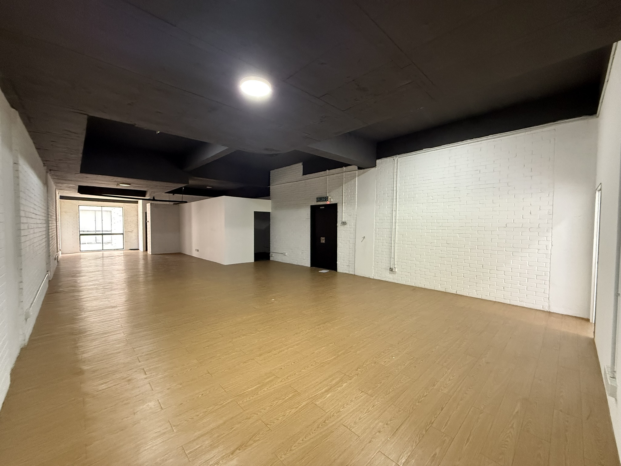 1st Floor Spacious Shop Office, Free Parking For All The Visitors!