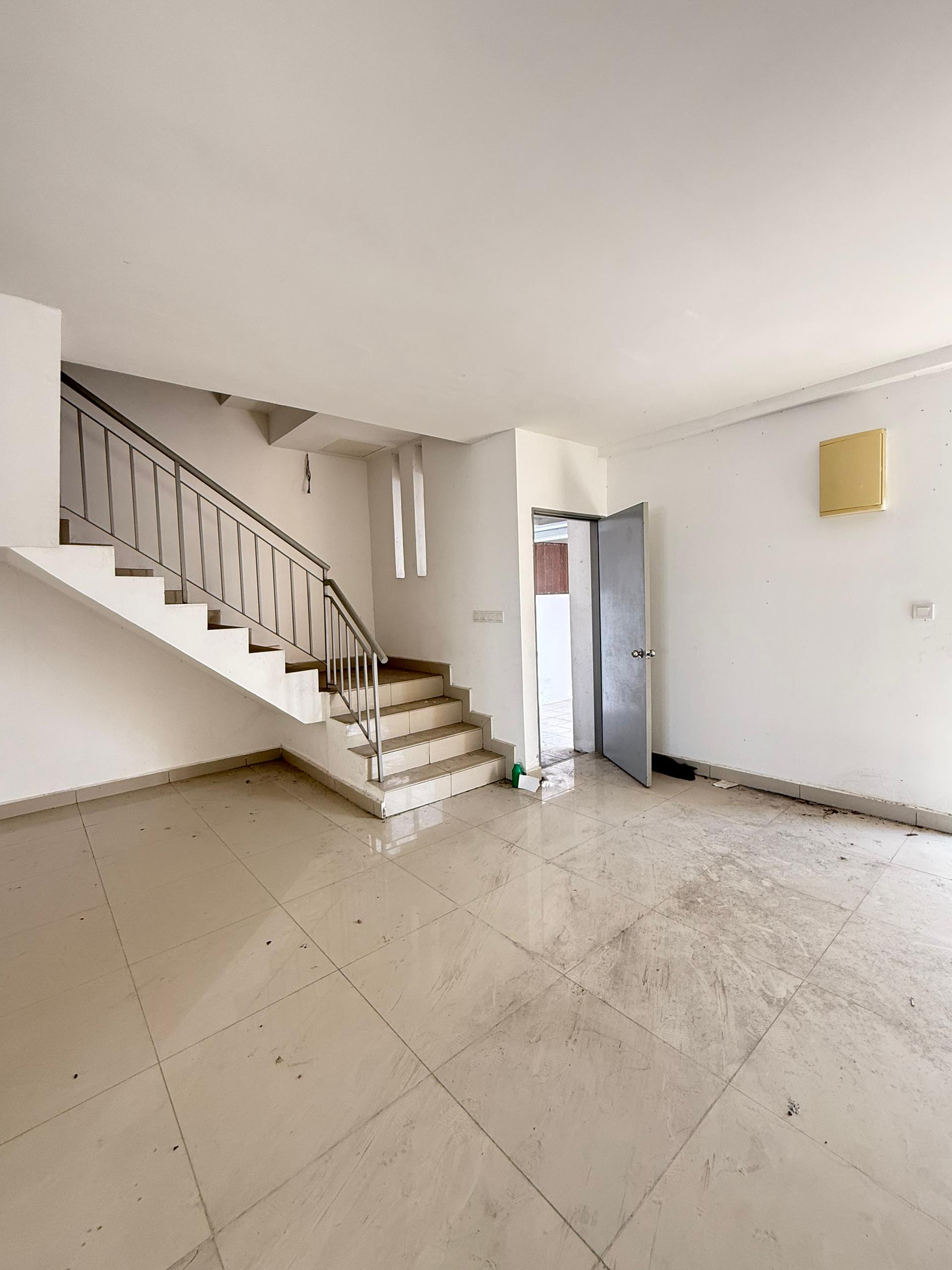Selayang 228 With Store Room For Sale - Image 1