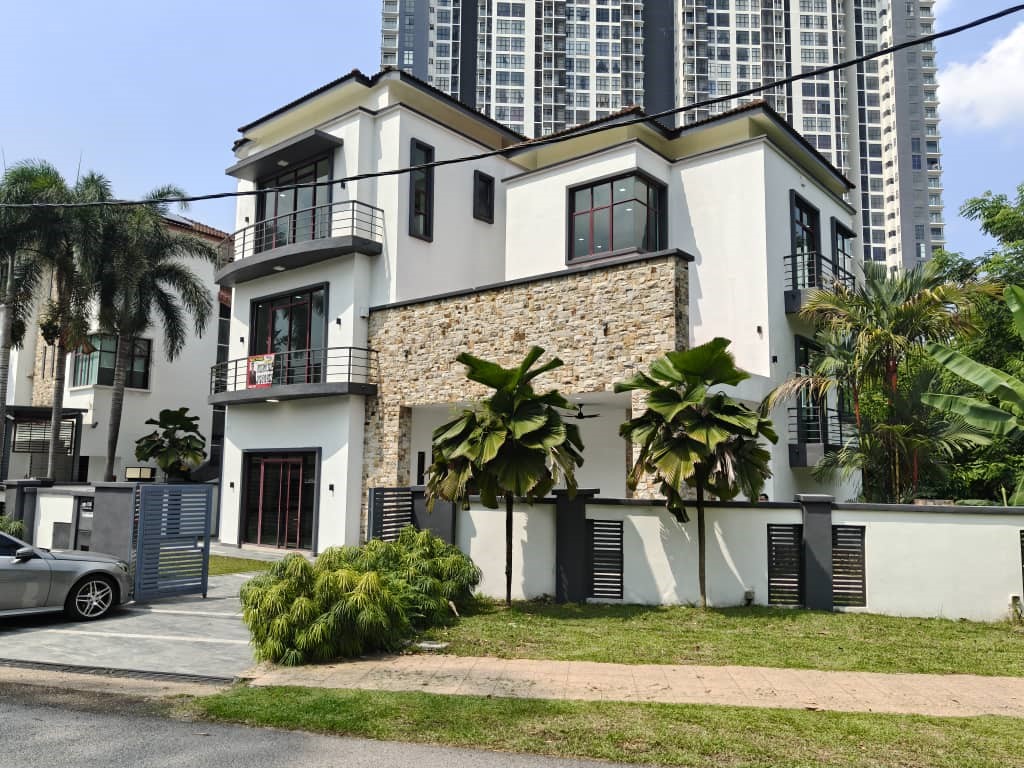 Taman Yarl 3.5 Storey Renovate Bungalow in Oug Old Klang Road Freehold - Image 1
