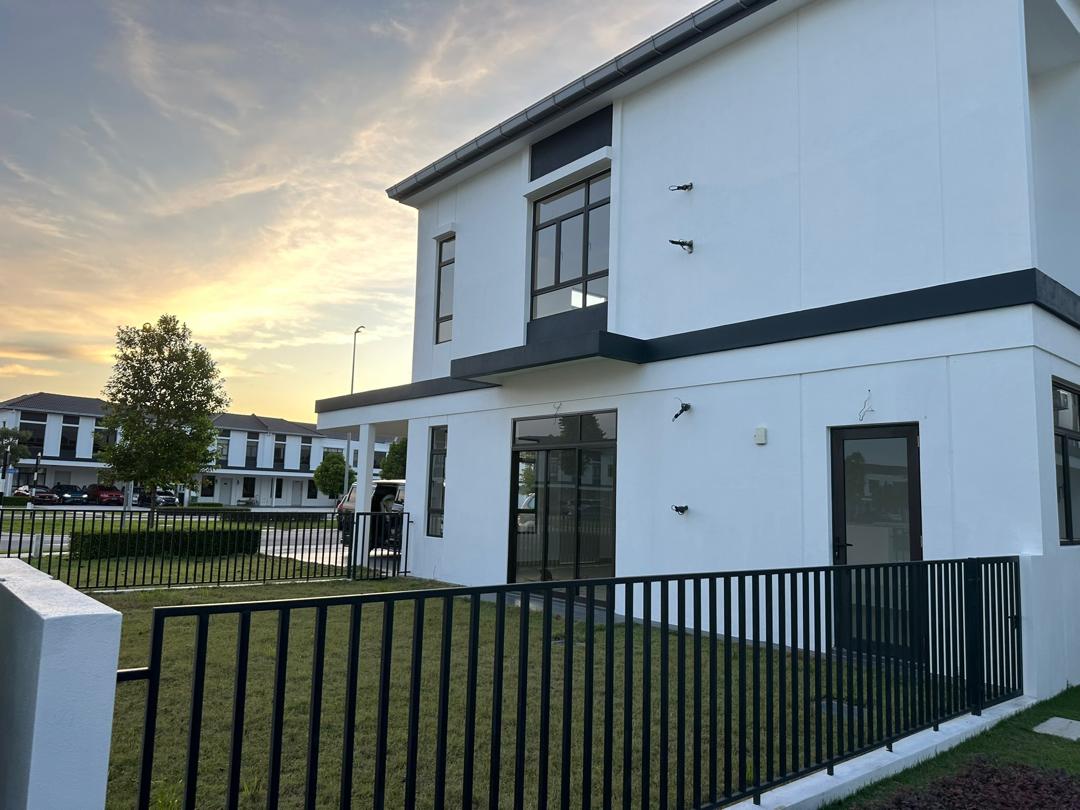 Townhouse Ground Floor Corner Lot Eco Grandeur Co-Home Regent Garden Puncak Alam - Image 1