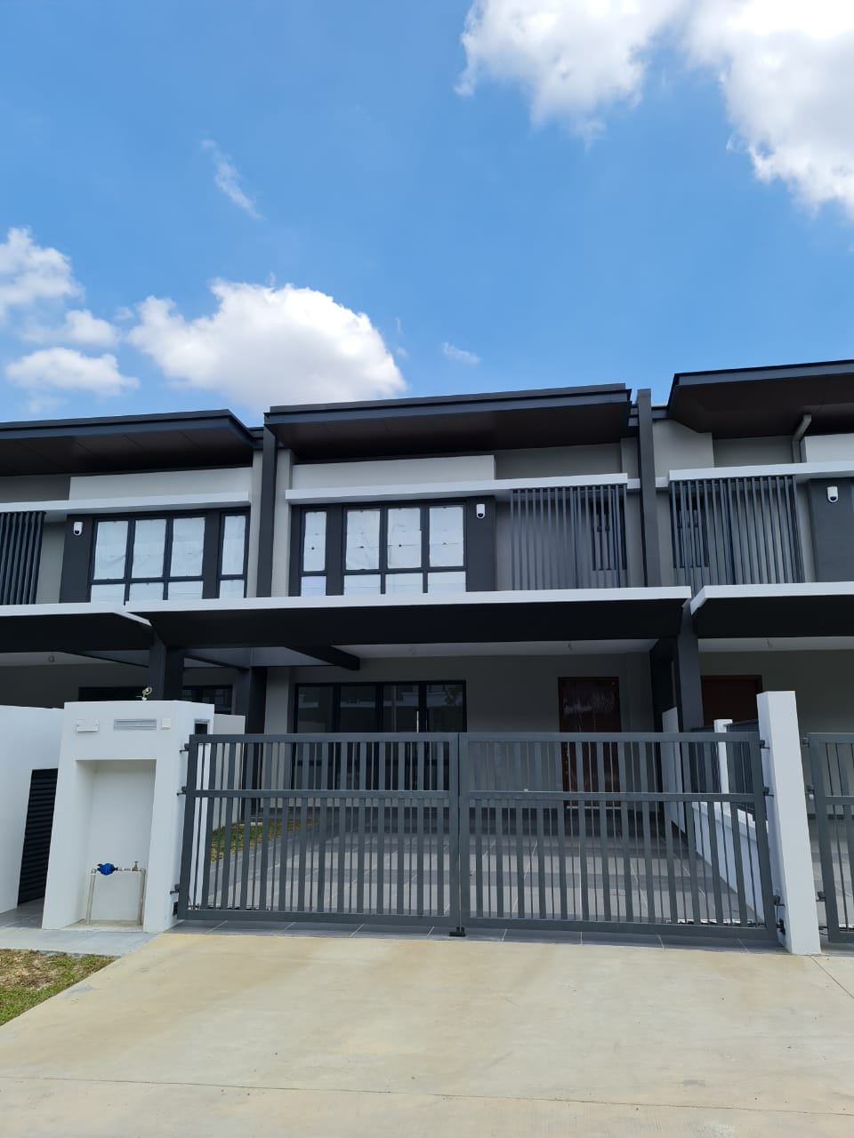 2 Sty Hampton Residences Hemingway Bandar Seri Coalfields Sungai Buloh - Image 1