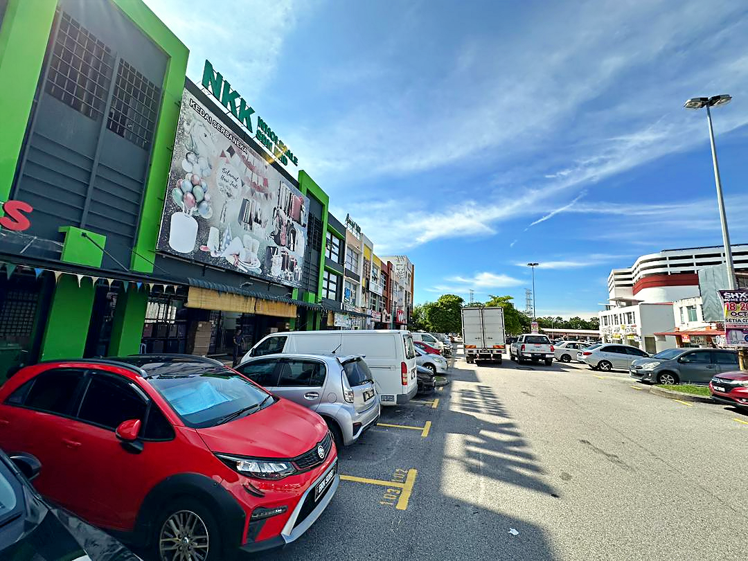 Ground Floor Shop @ Jalan Kasuarina 3, Bandar Botanic For Rent - Image 1