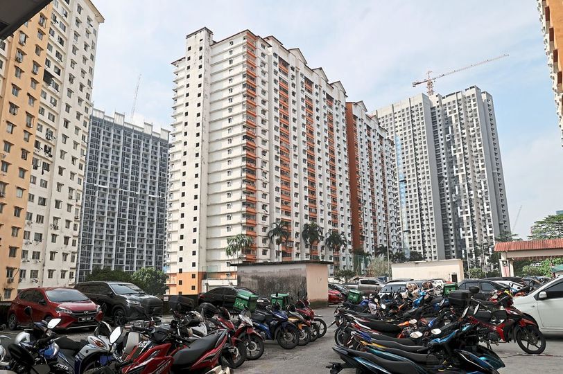 Flora Damansara Apartment @For Sale @Partially Furnished - Image 1
