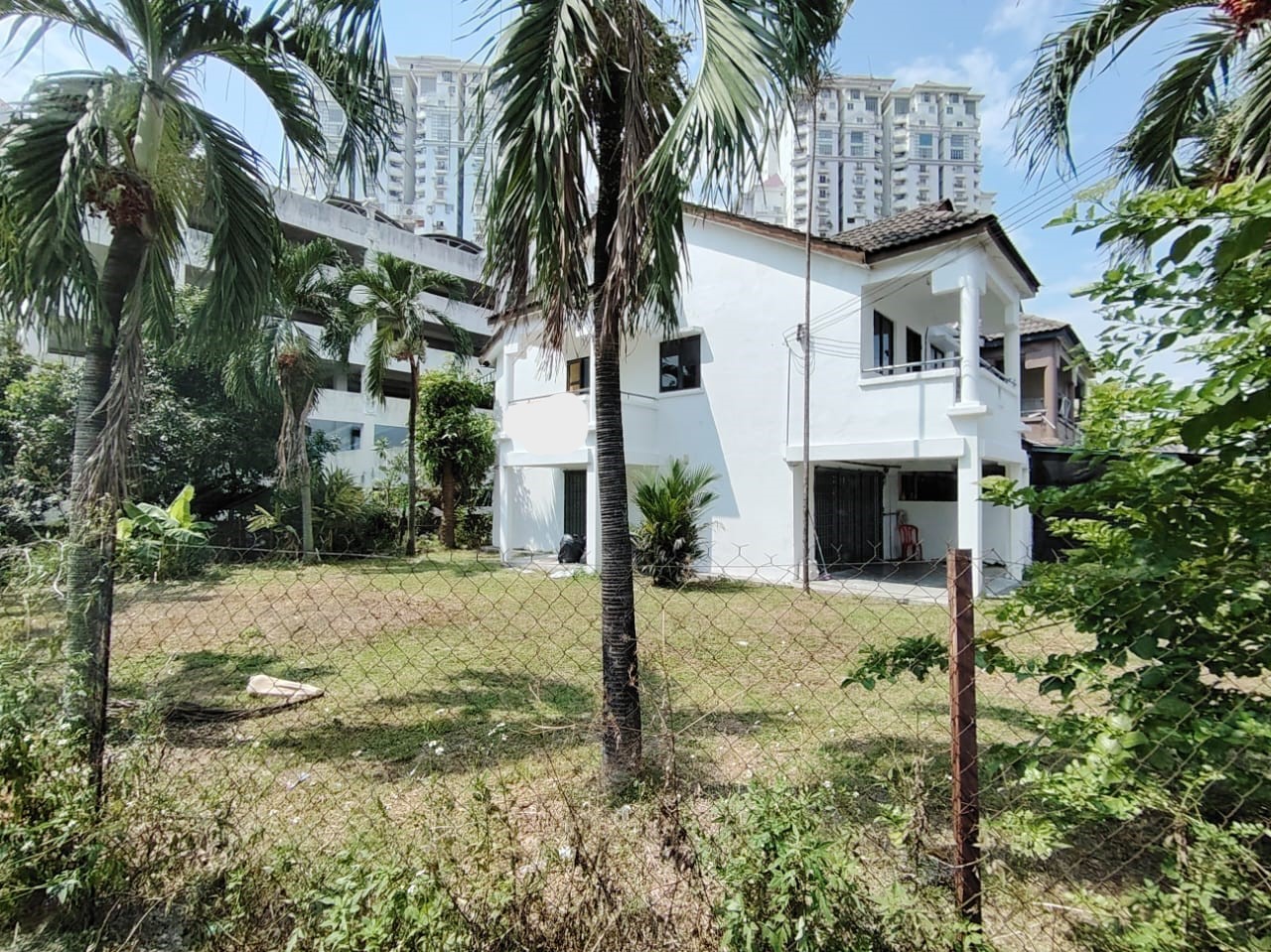 30% Below Bank Value, Corner Double Storey House Bandar Sunway PJS 10 - Image 1