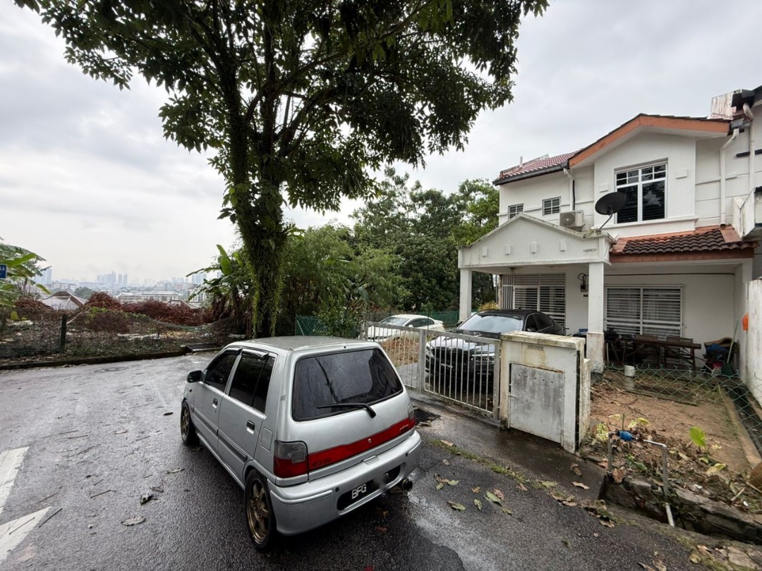 2 Storey Terrace Corner Taman Ukay Bistari, Ampang 28 x 70 land area - Image 1