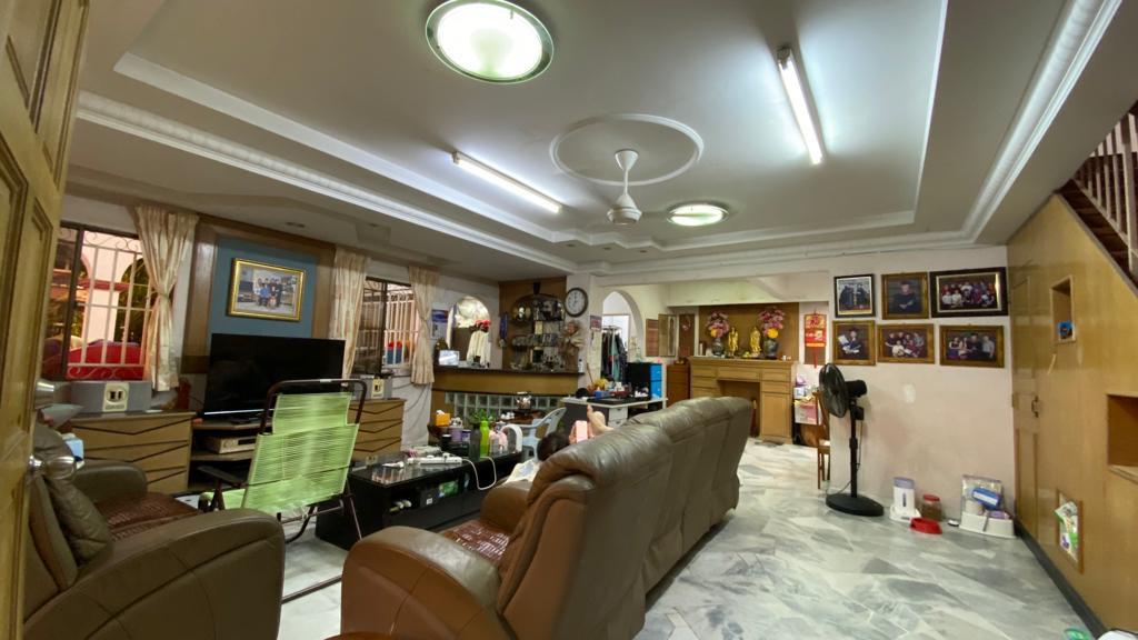 Ampang Taman Bukit Indah 2-Storey Corner House For Sale - Image 1
