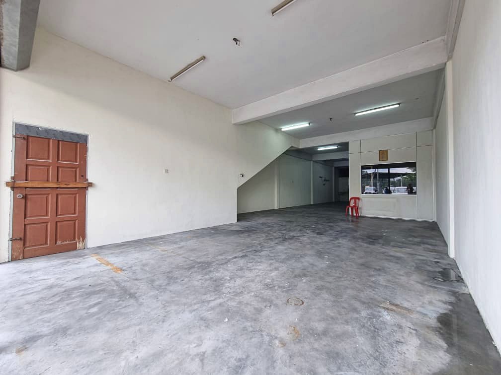 Ground Floor Shop Lot @ Batu 4, Kampung Jawa for Rent - Image 1