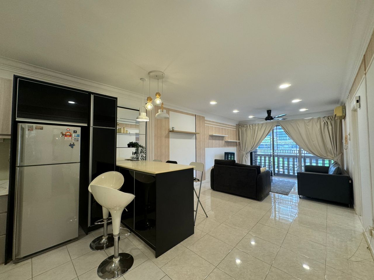 Casa Tropicana @ Kota Damansara, Tropicana, Fully Furnished, Balcony, Bar Table - Image 1