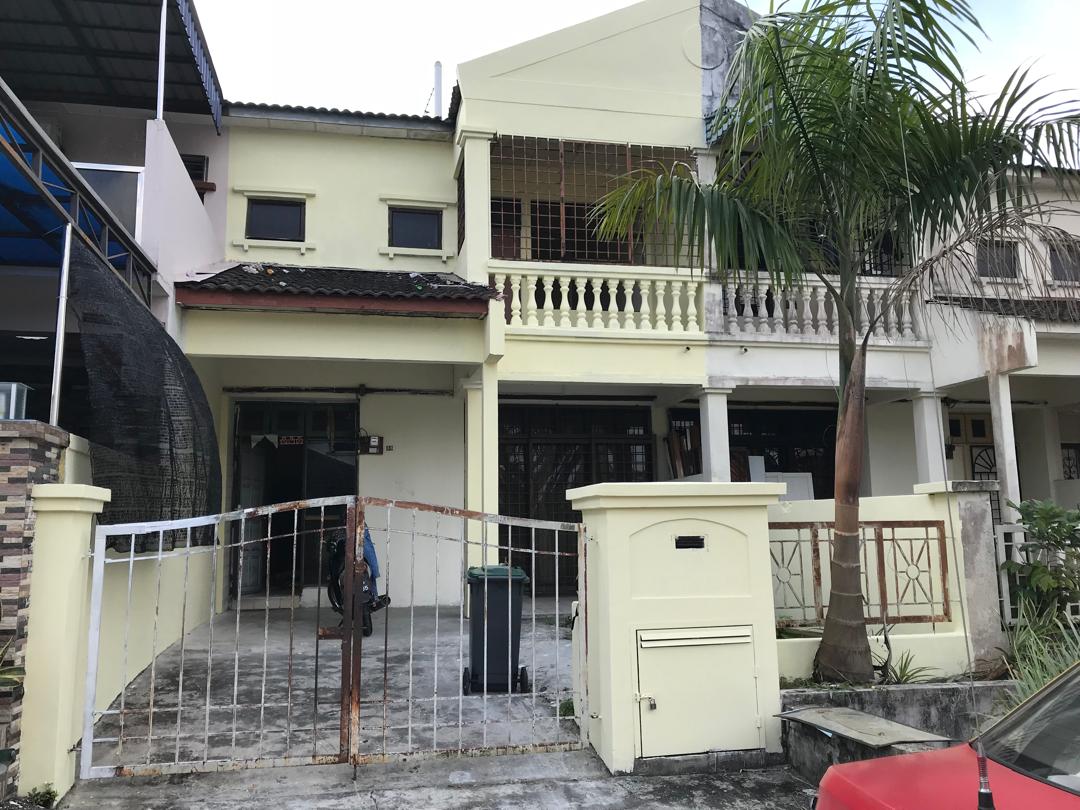 TAMAN DESA CEMERLANG Double storey terrace house 4bed rooms 3bath rooms Asking RM490K - Image 1