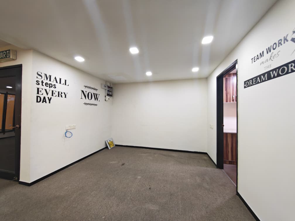 Bandar Puteri, Klang Lorong Sanggul 1F, Klang Renovated 2nd Floor Office for Rent - Image 1