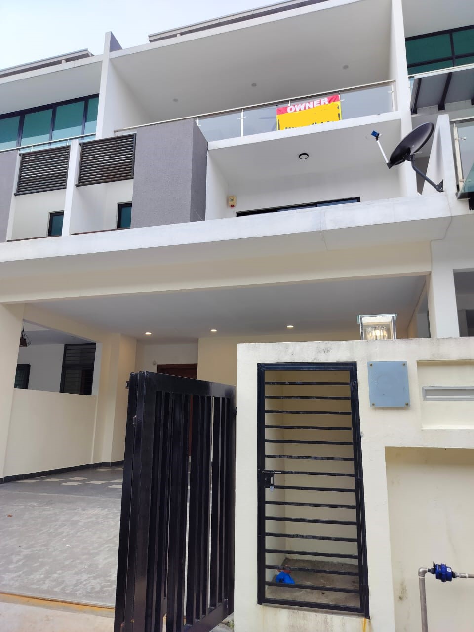 Bandar 16 Sierra, Puchong ⭐ 3 Storey Superlink House for Sale ⭐ Prime Location Near International School ⭐ - Image 1