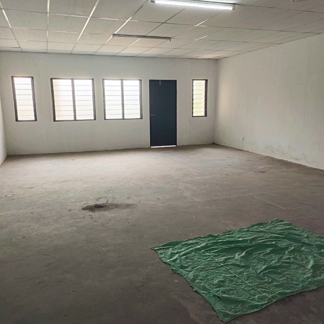 3rd Floor Shop Lot @ Taman Perindustrian Pulau Indah for Rent - Image 1