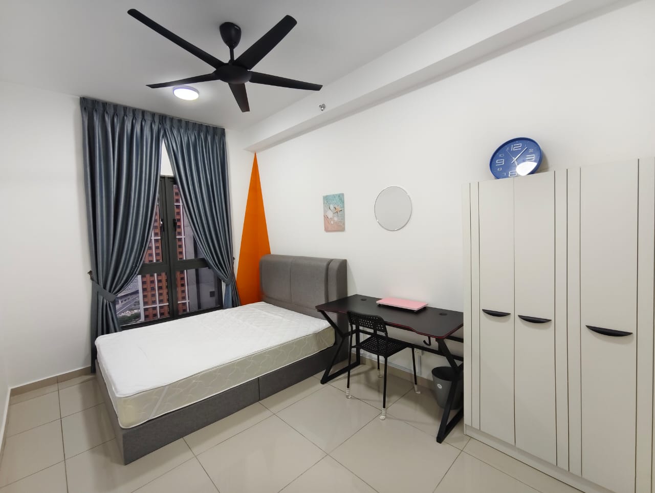 Damansara Perdana D'Quince Residences@Female Unit@Middle Room@Room For Rent RM850 - Image 1