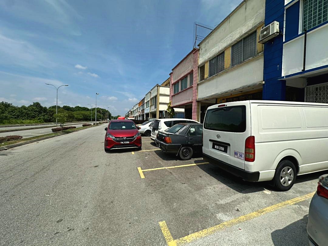 Double Storey Shop Lot @ Jalan Damar, Glenmarie Cove For Sale - Image 1