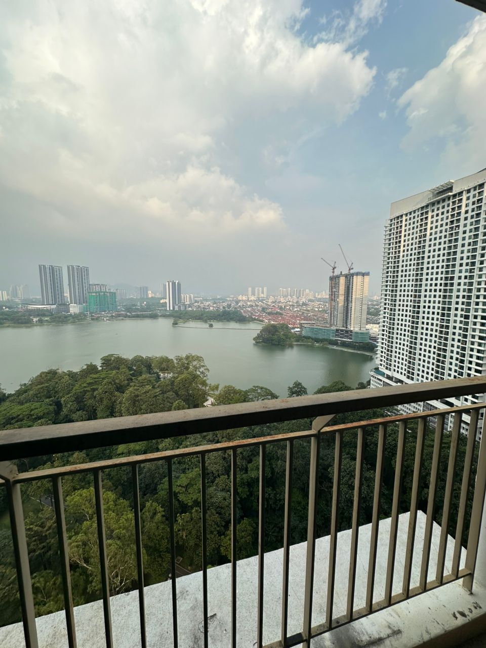 The Henge Residence Block F Lake View - Image 1