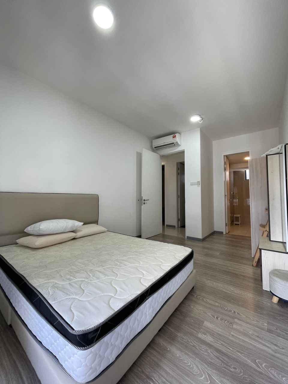 United Point Fully Furnished For Rent - Image 1