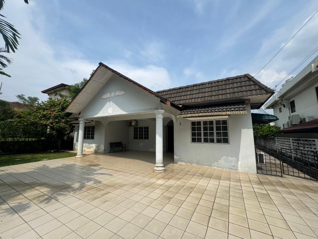 Seksyen 12 Petaling Jaya Single Storey Bungalow For Sale - Image 1
