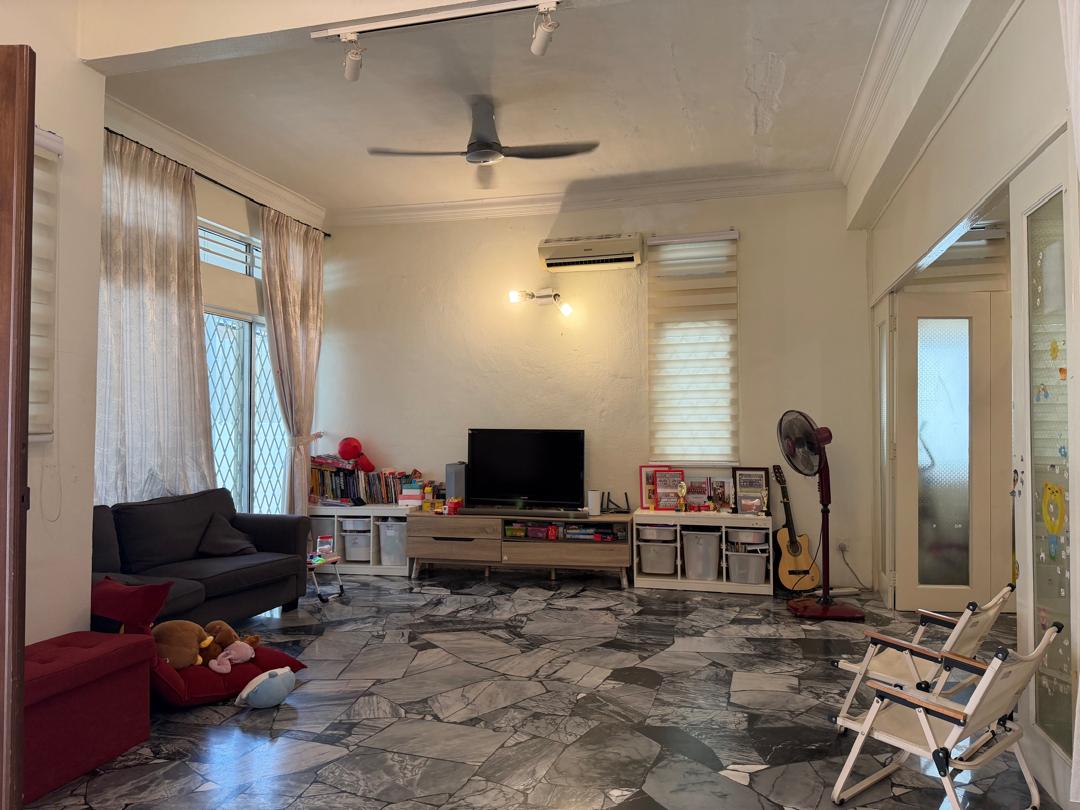 Double Storey Semi Detached House At Lebuhraya Babington, Georgetown - Image 1