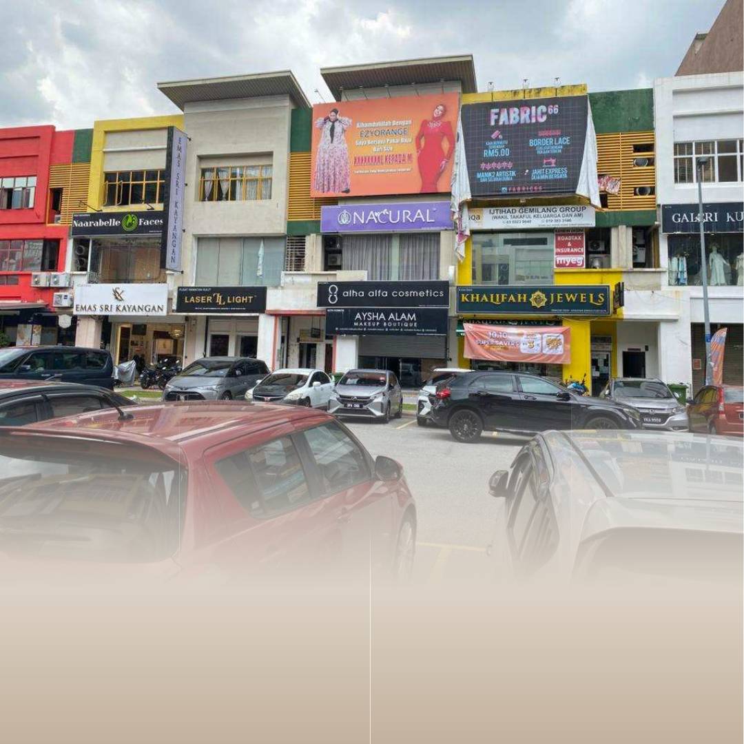 3 Sty Shop Sek 7 by Emily - Image 1