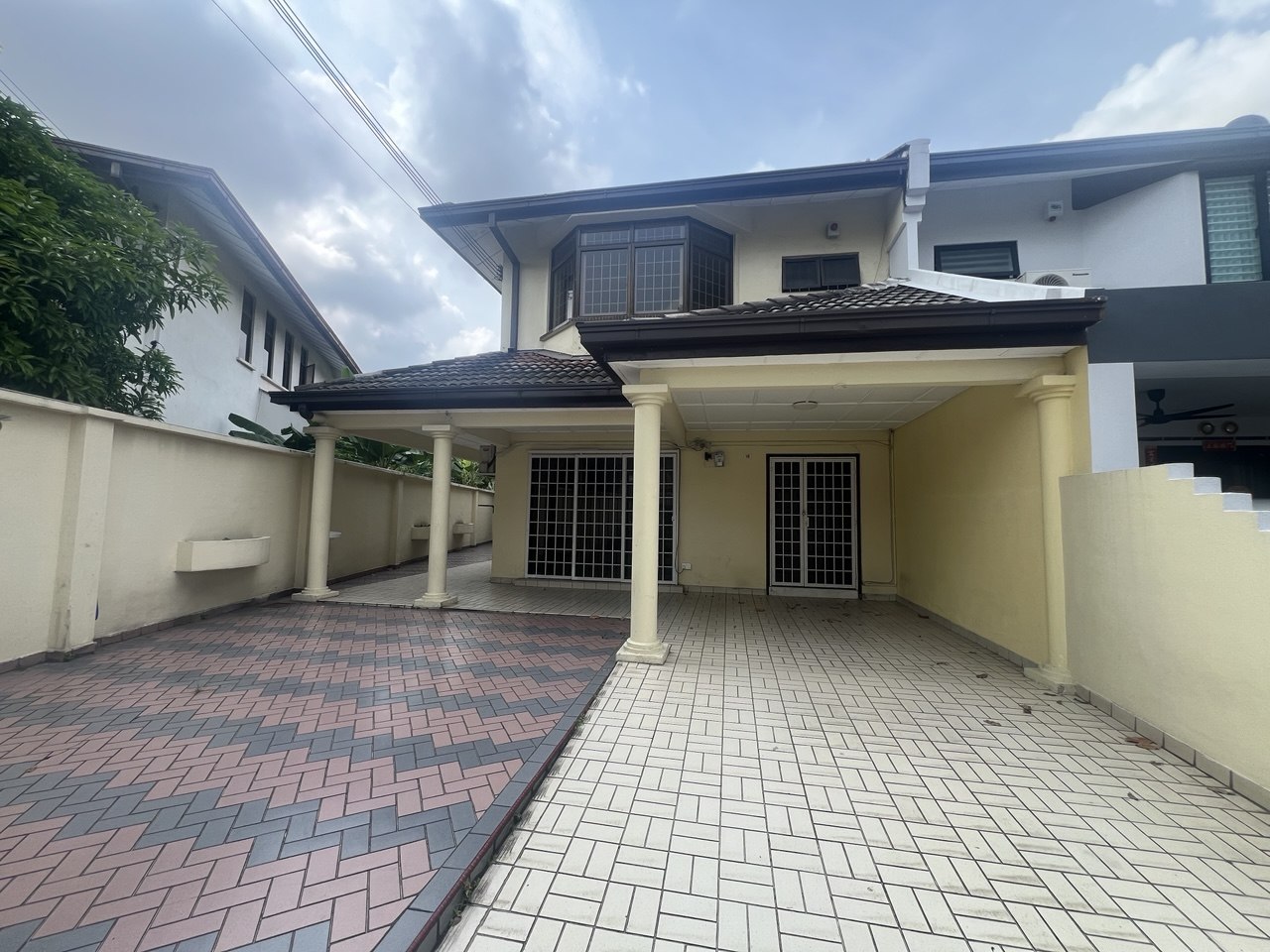 Taman OUG Renovated Quiet End Lot For Sale - Image 1