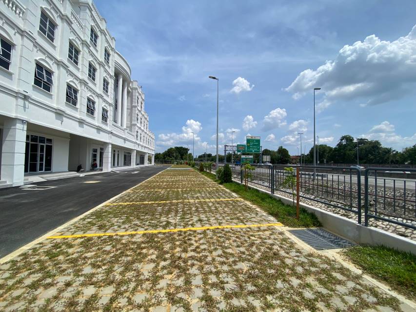 2605 Shop Seksyen 23 by Emily - Image 1