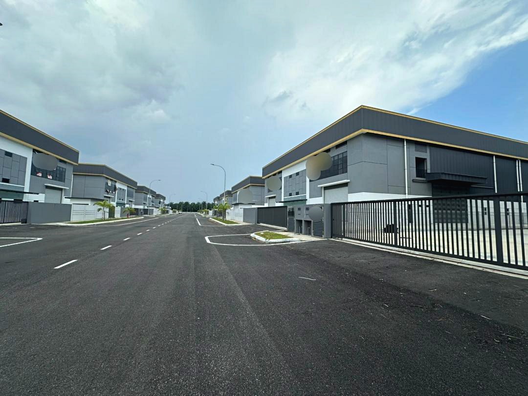 ETP @ KIIP Jenjarom Banting 2 Storey Cluster Semi-D Factory For Rent - Image 1