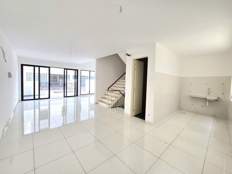 Empire Residenecs Damansara Perdana Below market rate! 3.5storey landed house with water feature design!