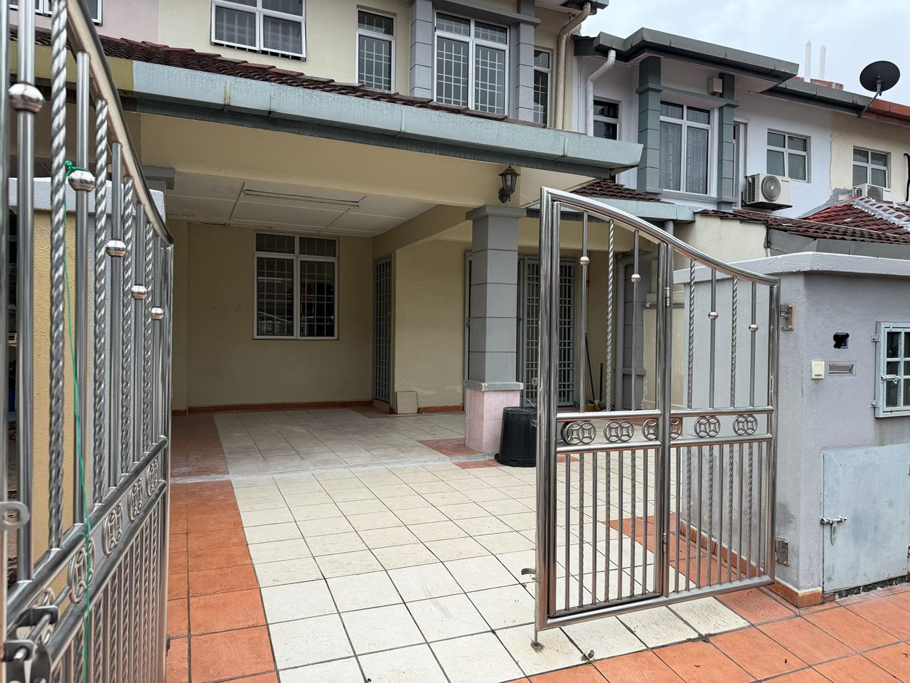 Subang Impian@2-Storey House for Sale, 4R3B, RM580k - Image 1