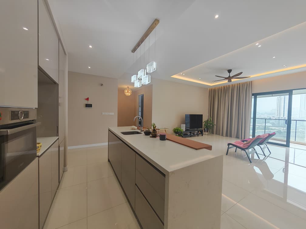 Freehold Luxury Condominium With Private Lift Lobby, Just Minutes to Mid Valley & KL Eco City - Image 1
