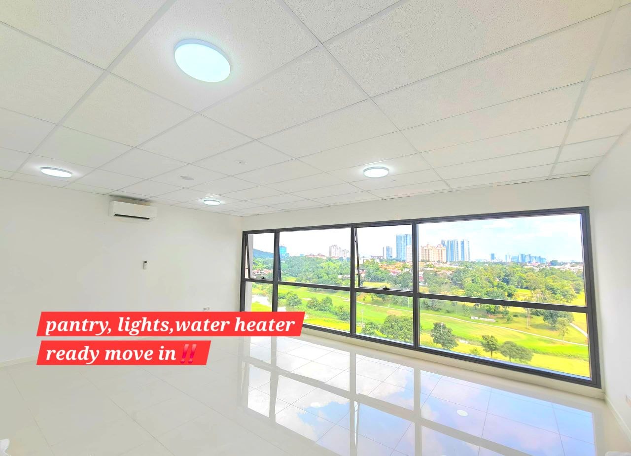 Brand new partial furnished Sofo! with amazing eye level golf view!! Partial furnihsed - Image 1