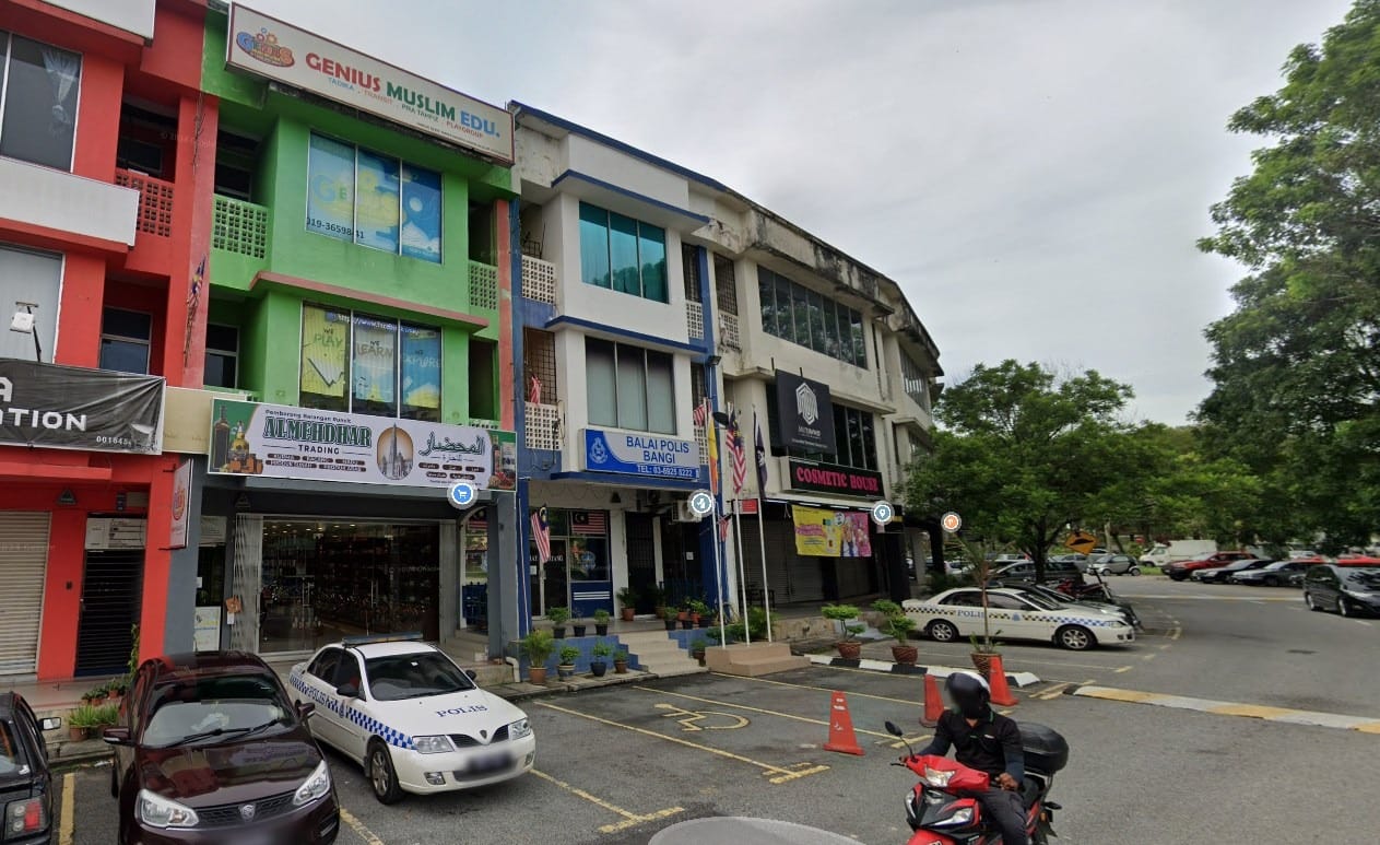 En Bloc 3 Storey Shop Office Bandar Seri Putra 1/4 Kajang Bangi – Move-In Ready - Image 1