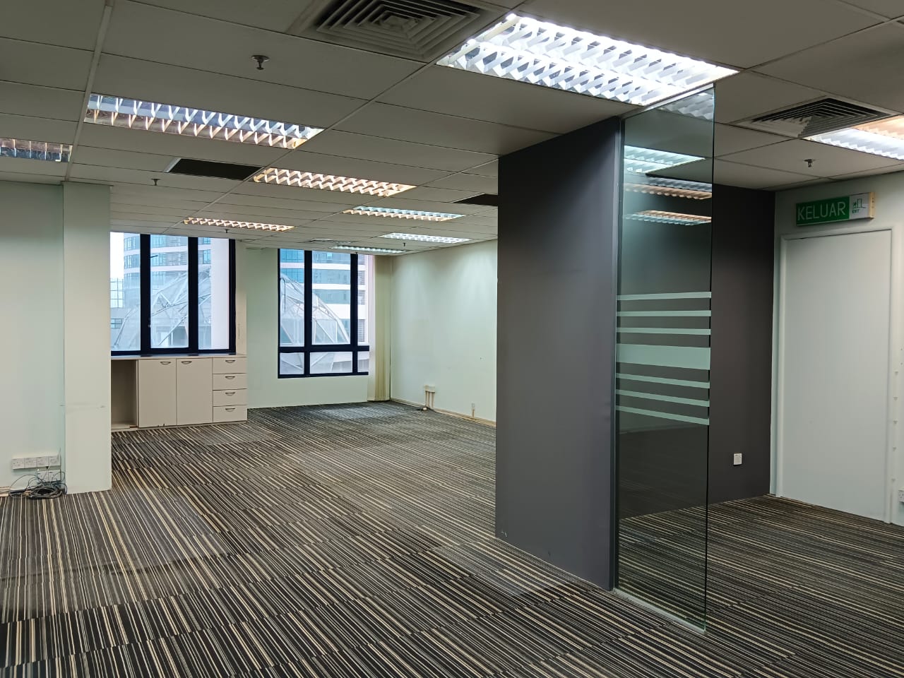 Amcorp Mall Office Corner Unit Partially Furnished Near LRT Petaling - Image 1