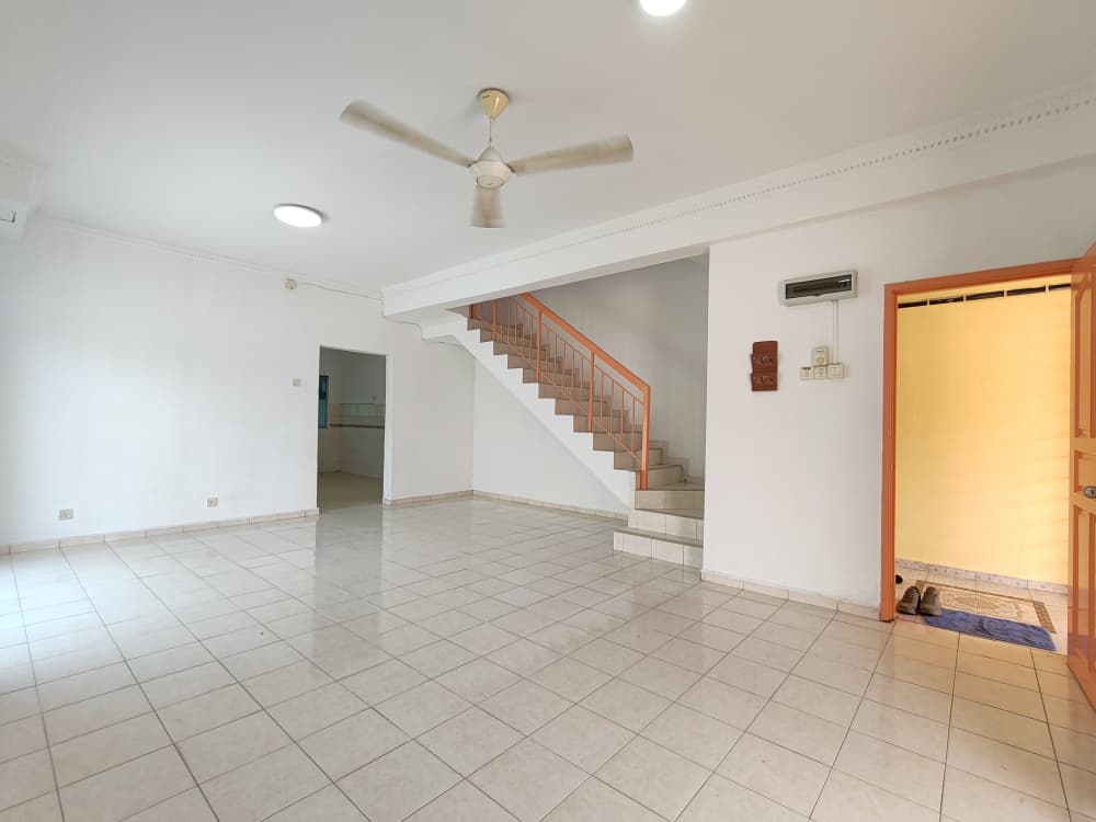 Bandar Bukit Tinggi, Jalan Batu Nilam, 2-Storey For Sale - Image 1