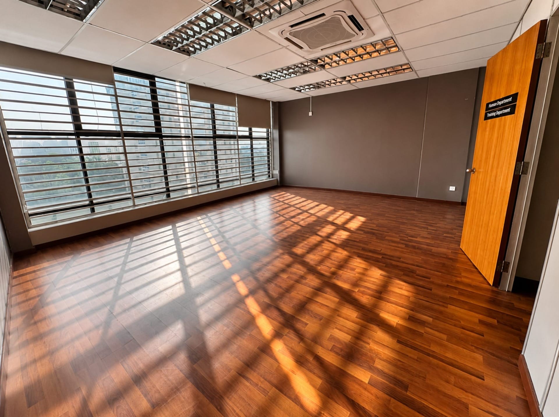 Taipan Business Centre USJ 10/1A Level 3 Office For Rent (2,000 sf, With lift) - Image 1