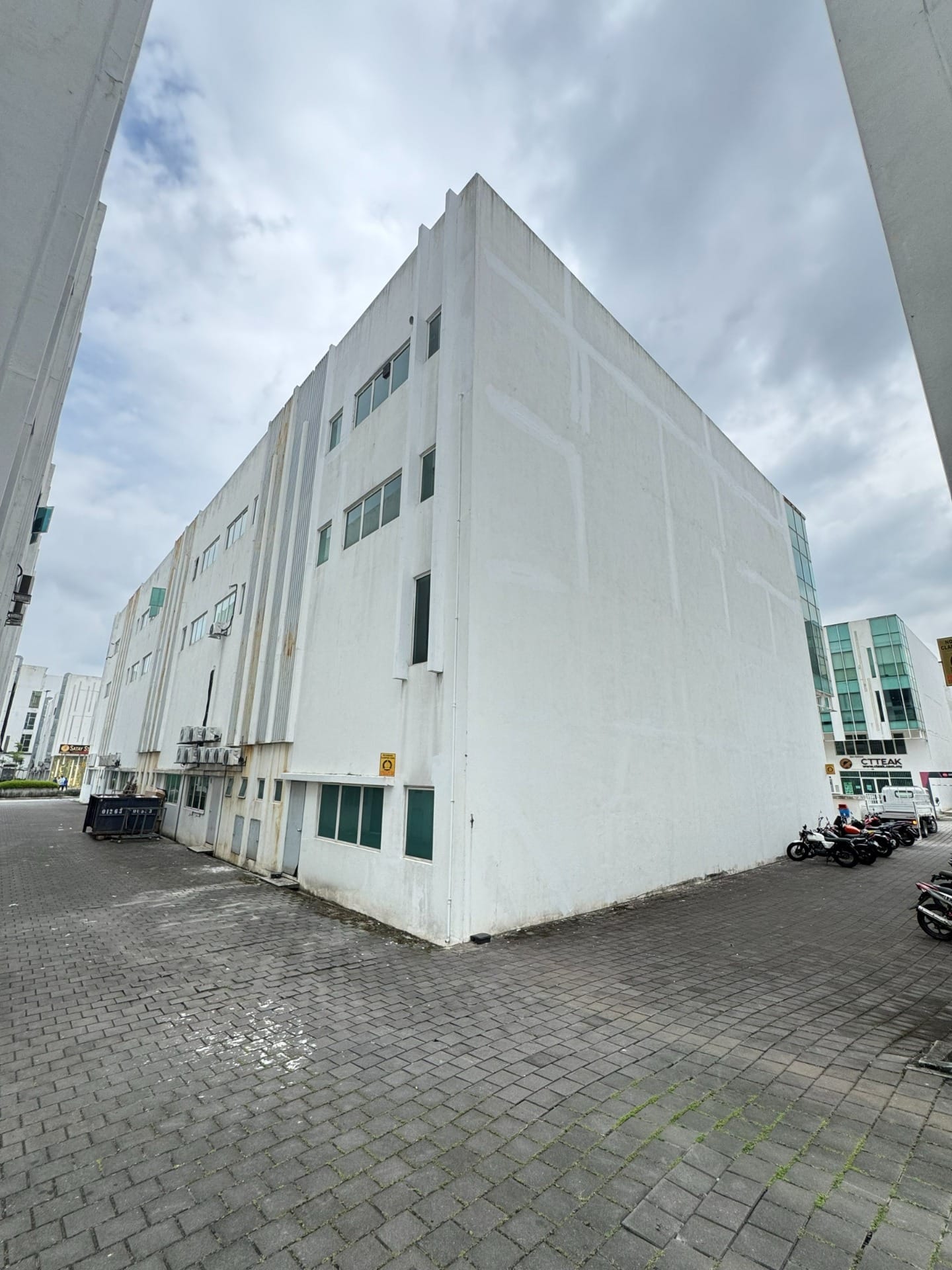 Star Avenue Shah Alam 3 Storey End Lot Shop Office For Sale - Image 1