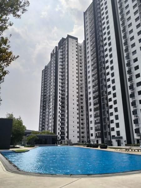 4-bedroom service residence for rent at Mira shorea park, partly furnished 4bed,2bath, puchong, Taman Meranti Permai - photo 1 of 15