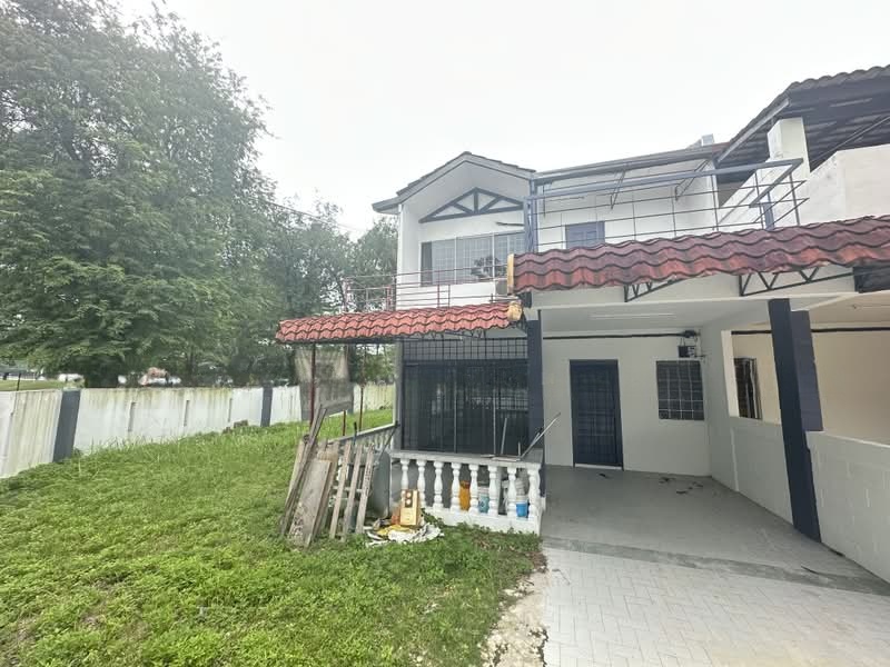 4-bedroom 2-storey terraced house for sale at Corner house in bandar sunway pjs7, close to park