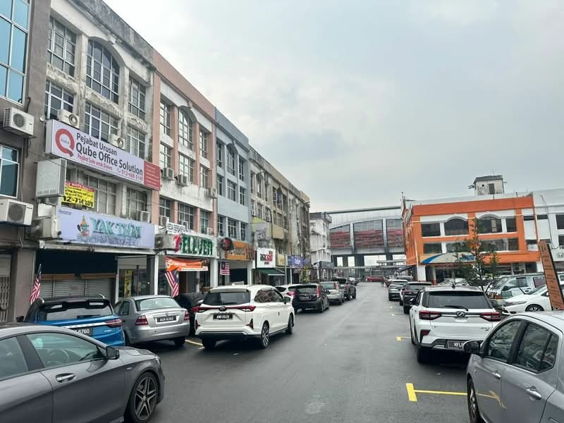 Office for rent at First floor frontage Renovated & furnished, Puchong
