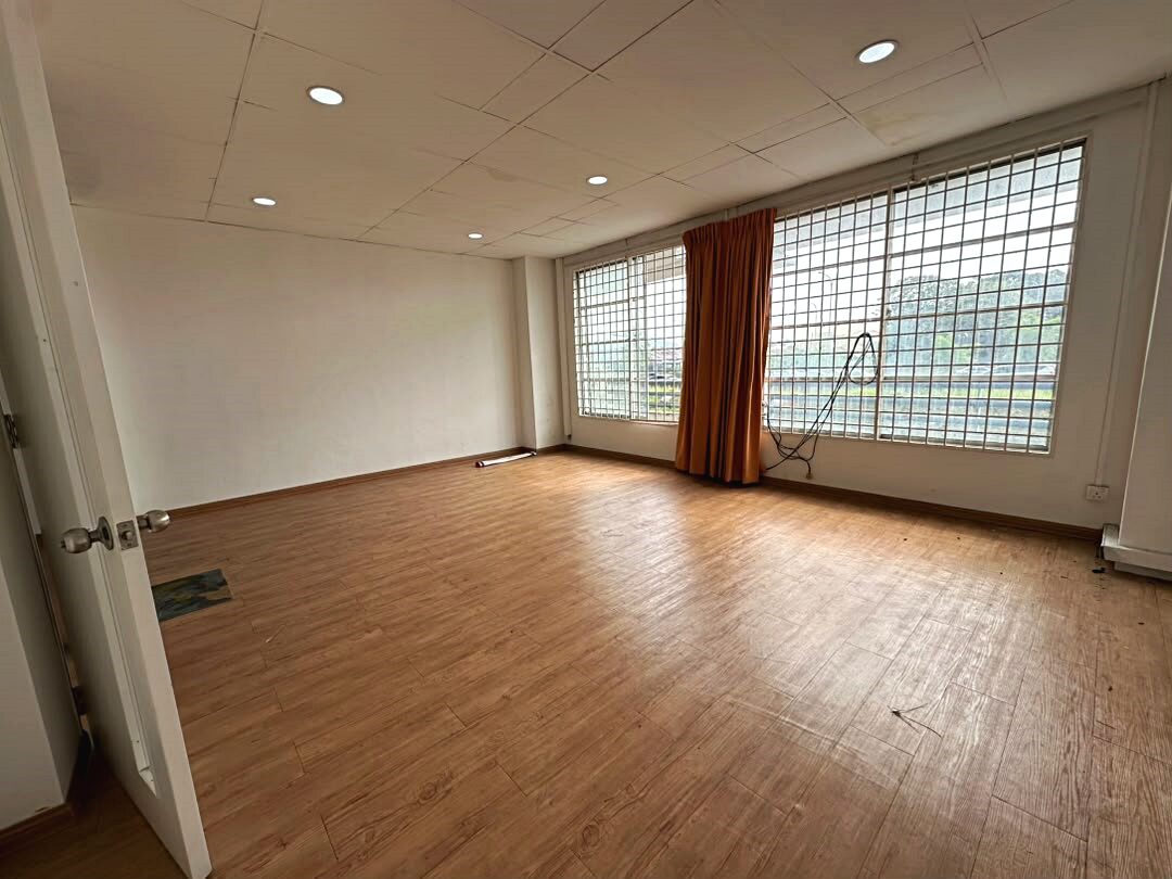 Jalan Bayu Tinggi 1A Taman Bayu Tinggi 2nd Floor Shop Lot For Rent - Image 1