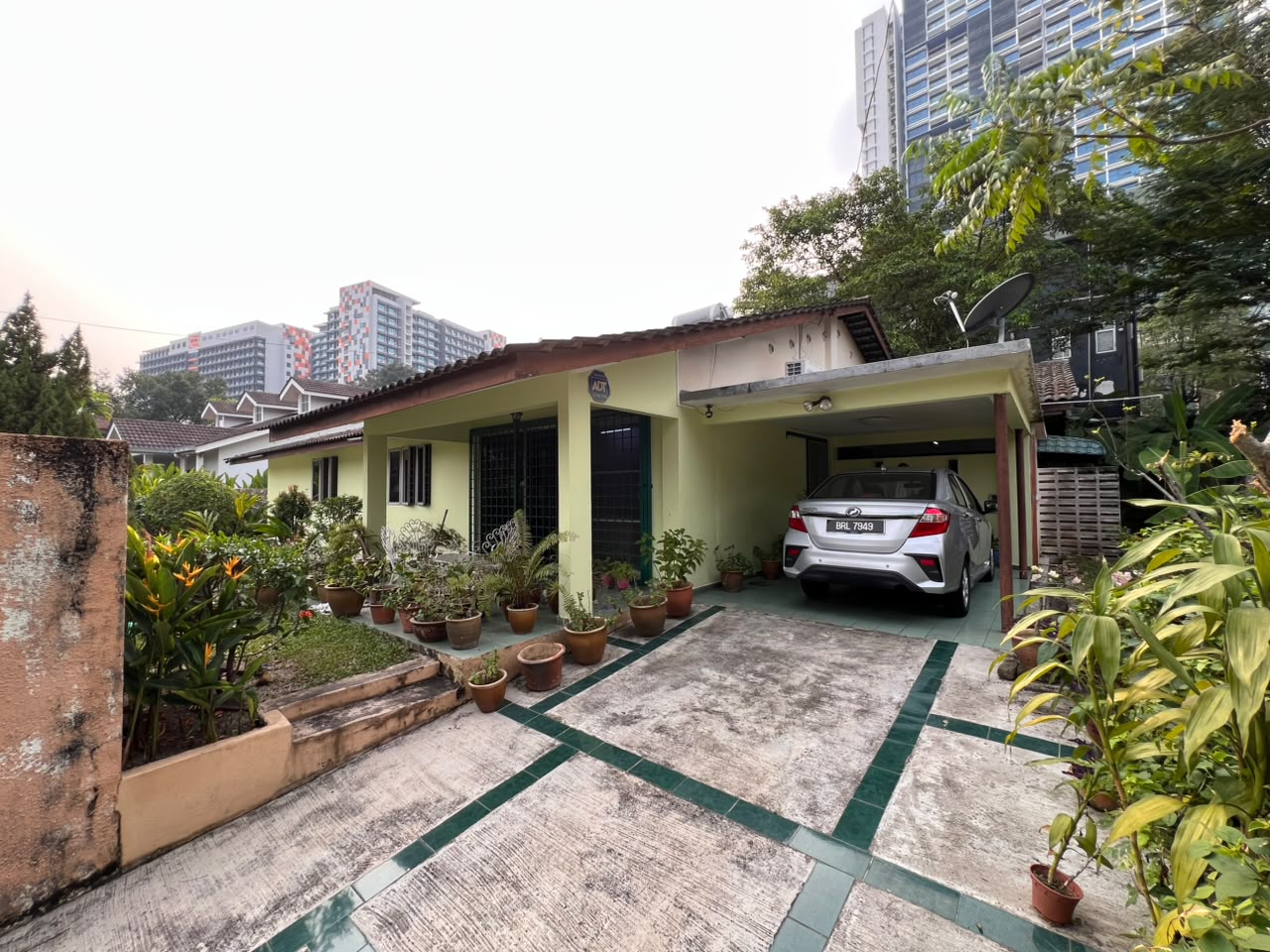 Seksyen 12 Petaling Jaya Single Storey Bungalow House For Sale - Image 1