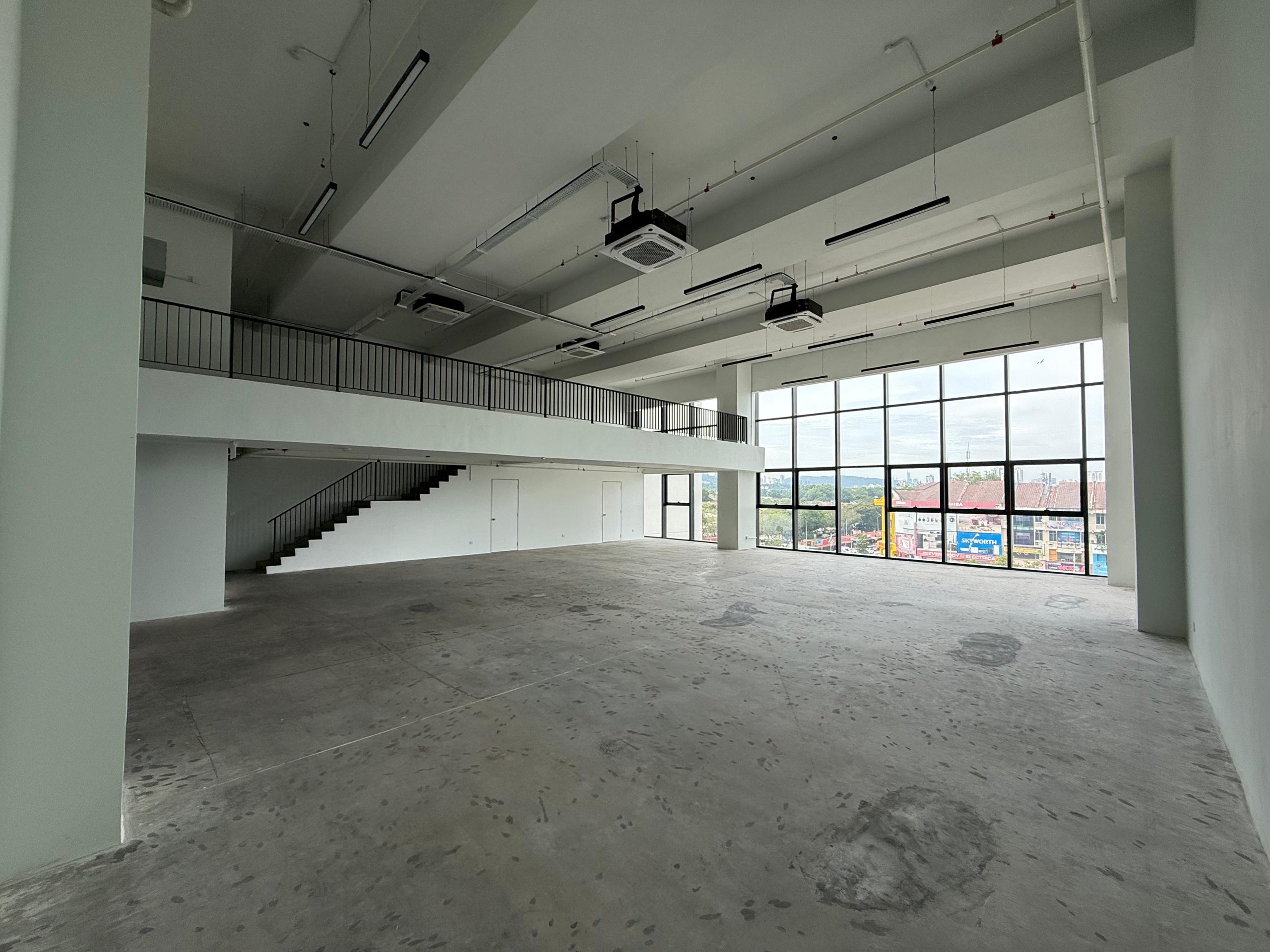 Emhub Kota Damansara Warehouse / Office / Showroom For Sales