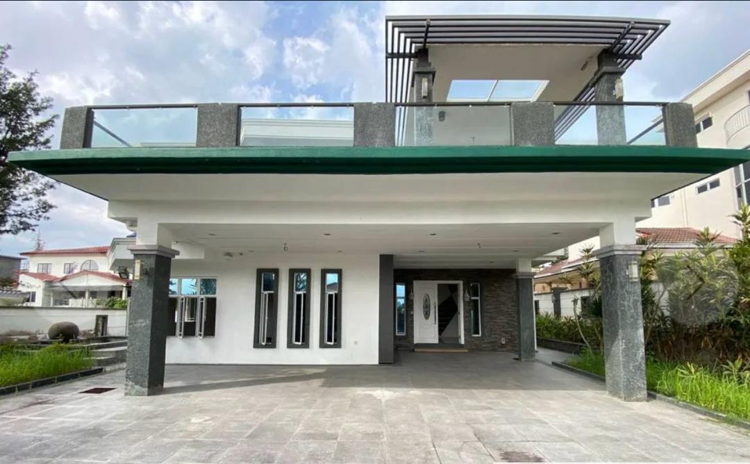 Saujana Impian Luxury Bungalow, 6 Bedrooms 7 Bathrooms, South Facing RM3mil - Image 1
