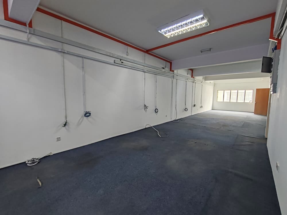Jalan Kasuarina 11, Bandar Botanic First Floor For Rent, Facing to main road - Image 1