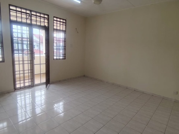 For Rent | Double Storey House @ Bukit Tinggi, Klang – 4 bedroom 2-storey terraced house for rent in Port Klang, Selangor (photo 1 of 11)