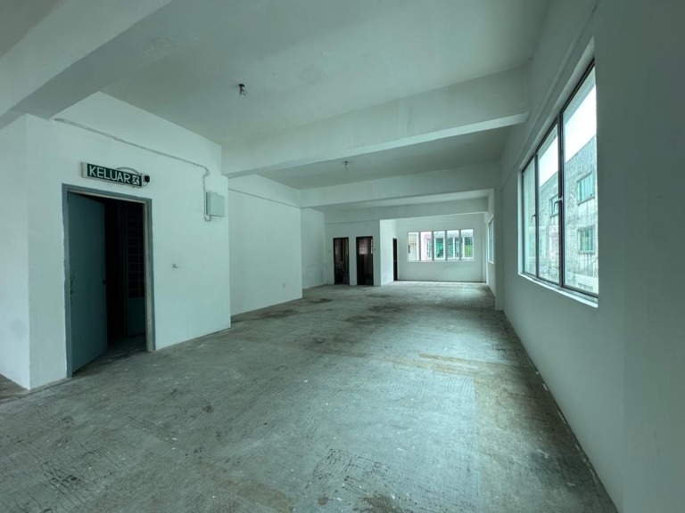 Bandar Bukit Tinggi First Floor Endlot Shoplot for Rent